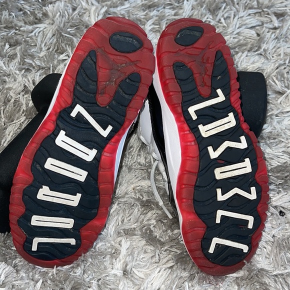 AIR JORDAN 11 RETRO LOW - Picture 7 of 7